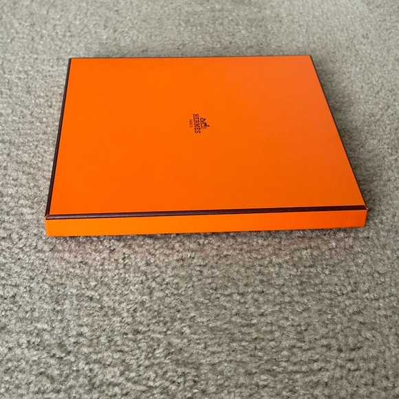 Hermes EMPTY Orange Box for Silk Scarf or Light weight gift - Picture 3 of 8